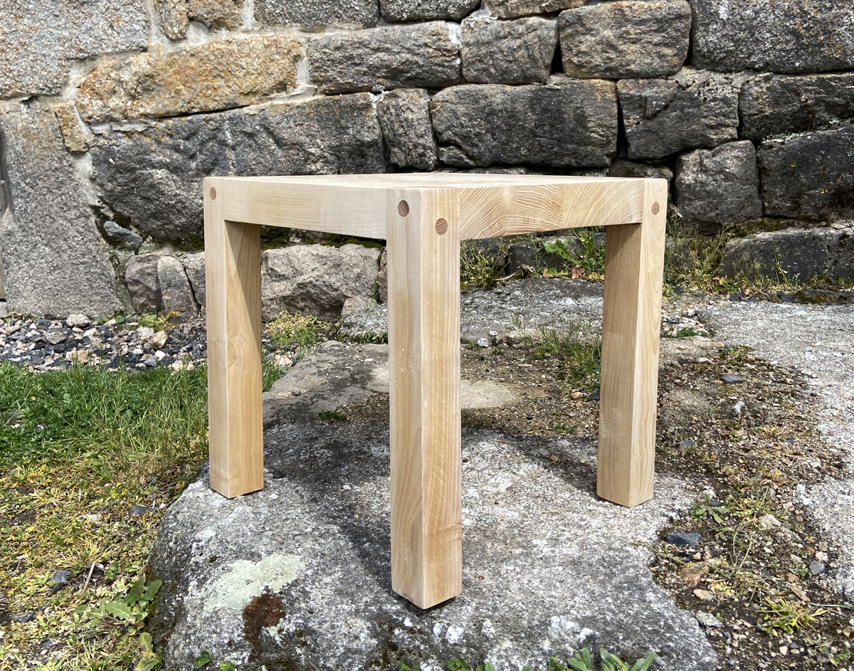 5. La table basse artisanale : le cadeau d'exception